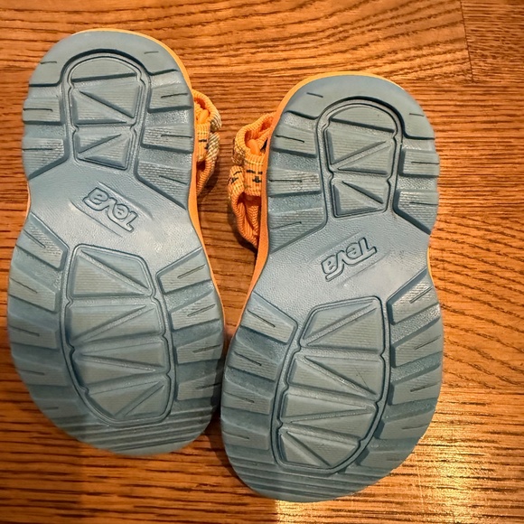 Teva sandals, great condition, toddler size 6 - Picture 3 of 5